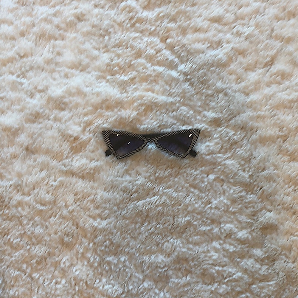 Retro sun glasses black with diamond finish in ends🌟